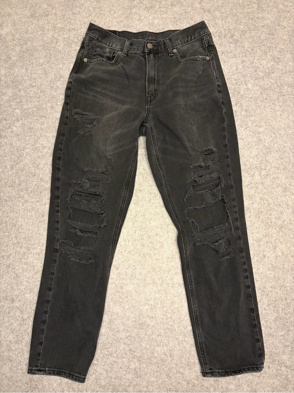 American Eagle Women’s Black Distressed Ripped Mom Jeans size 6
